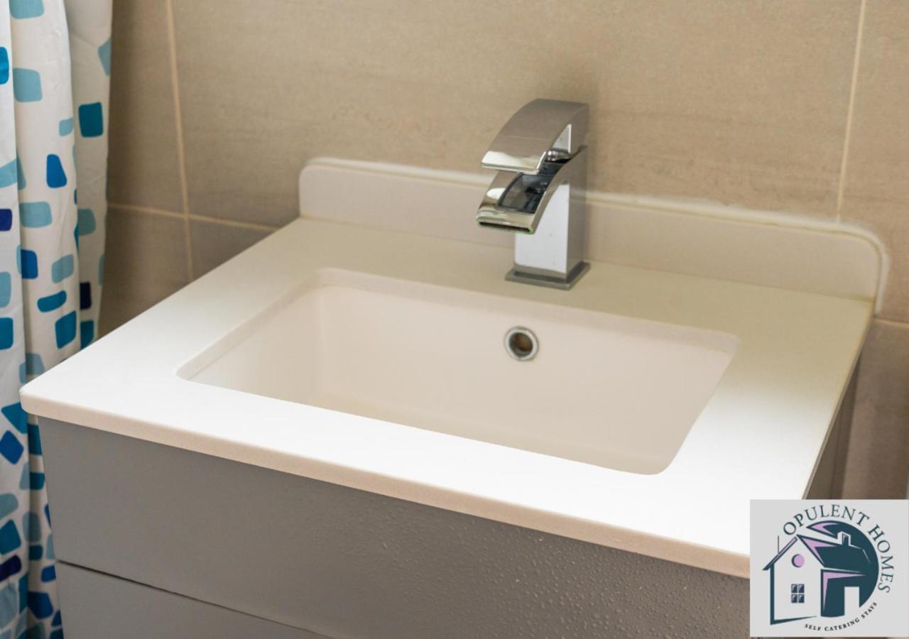 Contractors Pad - 4 Bed Town House - Cent Reading - Free Parking Villa Dış mekan fotoğraf