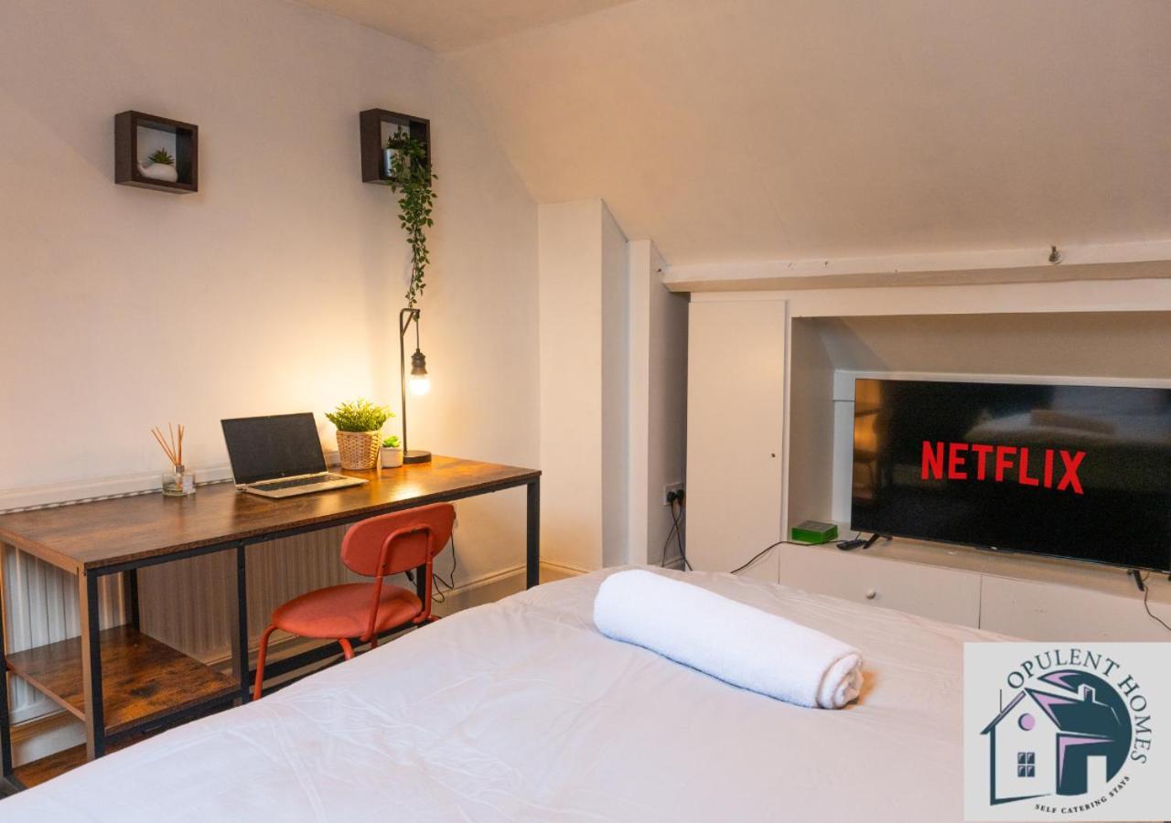 Contractors Pad - 4 Bed Town House - Cent Reading - Free Parking Villa Dış mekan fotoğraf